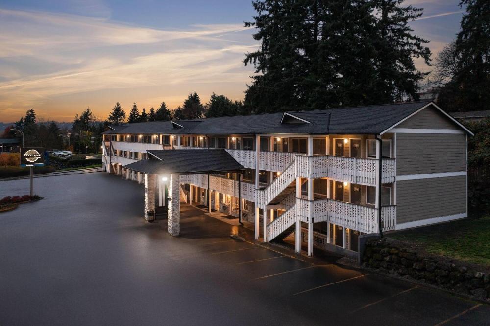 Basecamp Puyallup a Travelodge by Wyndham